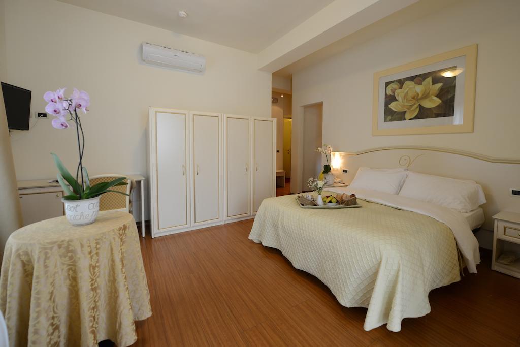 Hotel Viscardo Форте дей Марми Екстериор снимка
