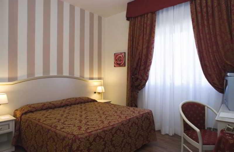 Hotel Viscardo Форте дей Марми Екстериор снимка